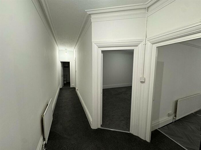 2 Bedroom Flat To Rent In Available Now!, BN22