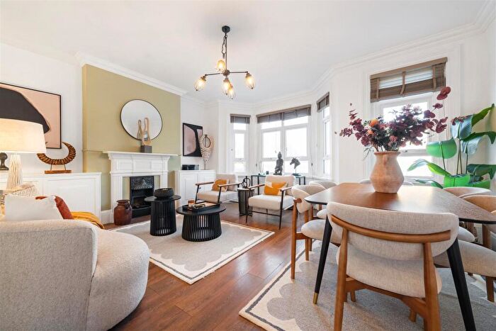 2 Bedroom Flat For Sale In Beulah Hill, Upper Norwood, SE19