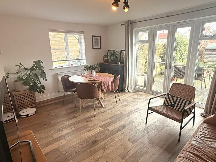 3 Bedroom End Of Terrace House For Sale In Forest Road, Woodley, Reading, Berkshire, RG5