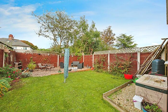 3 Bedroom Semi-Detached House For Sale In Westfield Rise, Hessle, HU13