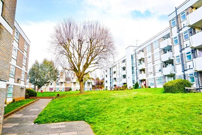 3 Bedroom Flat For Sale In Hermitage Lane, London, NW2