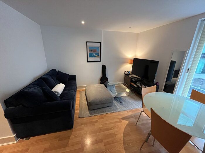 1 Bedroom Flat To Rent In Graham Street, London, N1