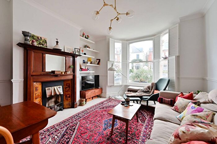 2 Bedroom Flat To Rent In Woodside, Wimbledon, London, SW19