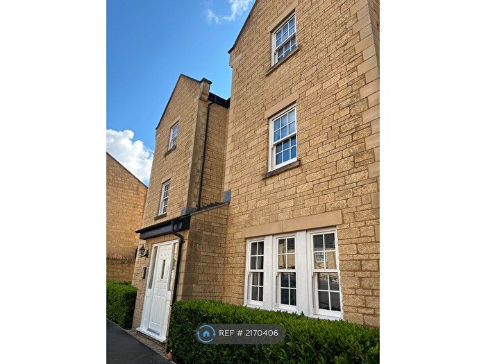 2 Bedroom Flat To Rent In Flowers Yard, Chippenham, SN15