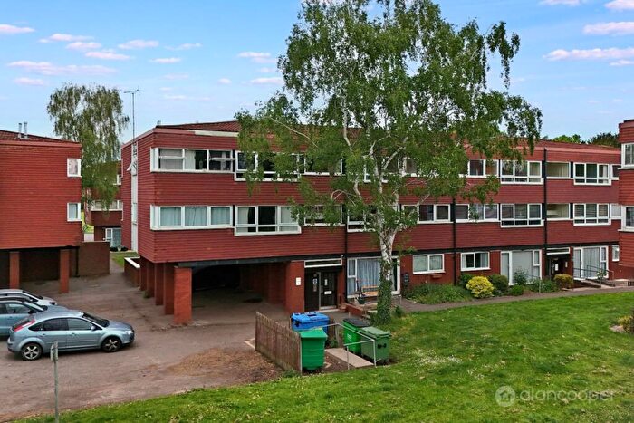 2 Bedroom Flat For Sale In Cleaver Gardens, Nuneaton, Warwickshire, CV10