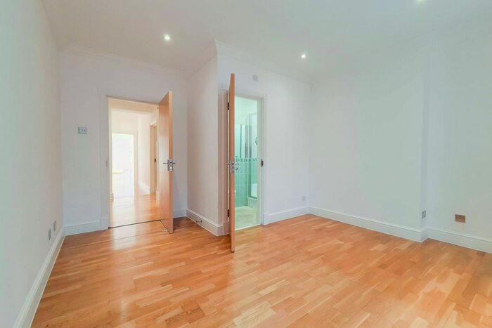 2 Bedroom Flat To Rent In Hand Court, Holborn, London, WC1V