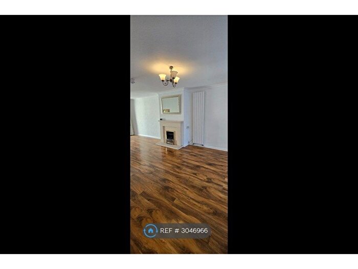 3 Bedroom Semi-Detached House To Rent In Locke Close, Rainham, RM13