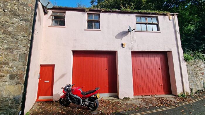 2 Bedroom Flat To Rent In Castle Back Flat, Haverfordwest, SA61