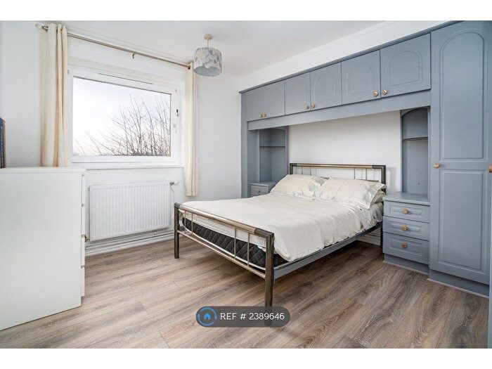 3 Bedroom Flat To Rent In Landseer Court, London, N19