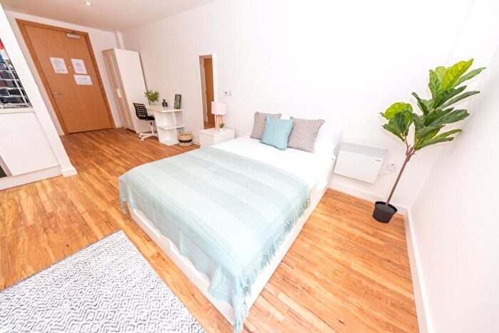 1 Bedroom Flat To Rent In The Studios, Plaza Boulevard, Liverpool, L8