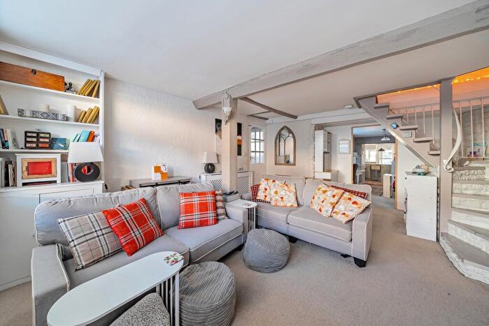 2 Bedroom Cottage For Sale In St Thomas Street, Wells, BA5