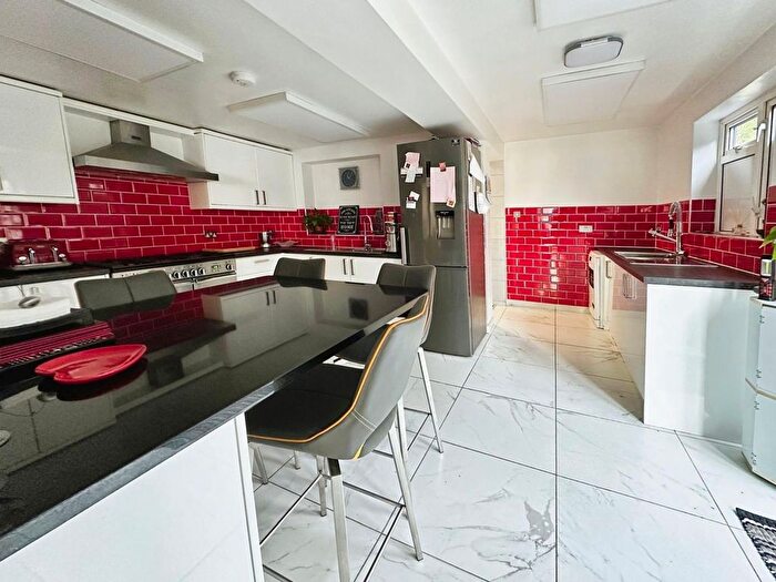 4 Bedroom Semi-Detached House For Sale In Cedar Villas, Rye, TN31