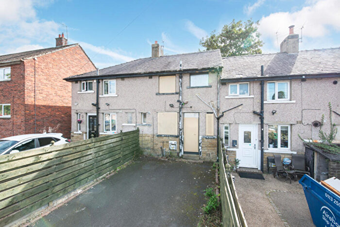 2 Bedroom Town House For Sale In Queens Road, Crossflatts, Bingley, West Yorkshire, BD16