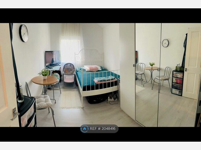 Studio To Rent In Bristow Road, Hounslow, TW3