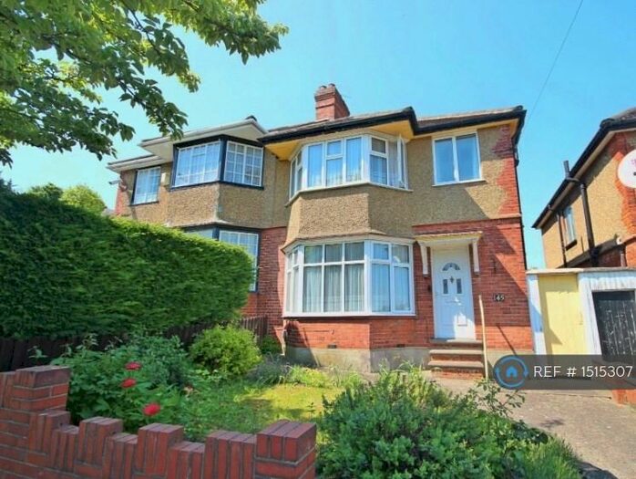 3 Bedroom Semi-Detached House To Rent In Cutenhoe Road, Luton, LU1