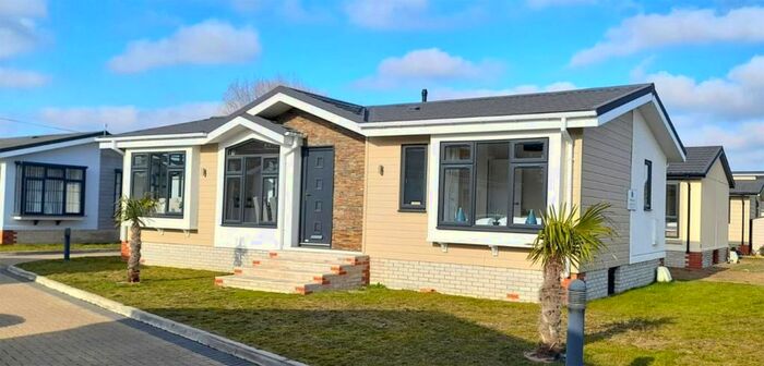 2 Bedroom Mobile/park Home For Sale In Skeltons Drove, Beck Row, Bury St. Edmunds, IP28