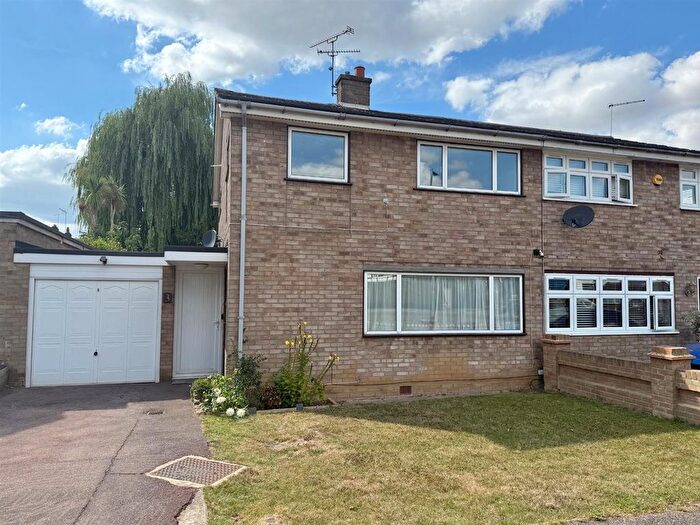 3 Bedroom Semi-Detached House For Sale In Tomlyns Close, Hutton, Brentwood, CM13