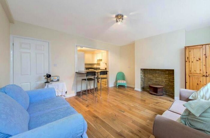 Studio To Rent In Westmoreland Terrace, London, SW1V
