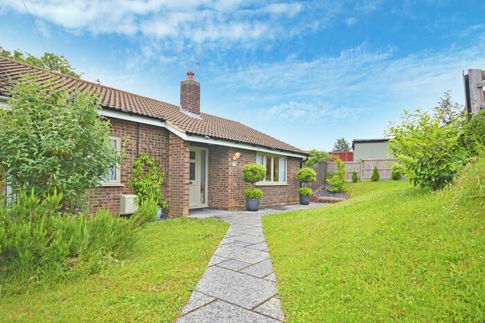 2 Bedroom Bungalow For Sale In Bilberry End, Hadstock, Cambridge CB21