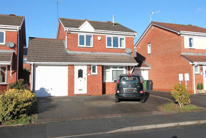3 Bedroom Detached House For Sale In Ensall Drive, Stourbridge, DY8