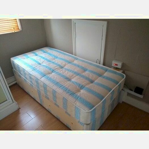 1 Bedroom Terraced House To Rent In Bath Road, Chiswick/Turnham Green, W4