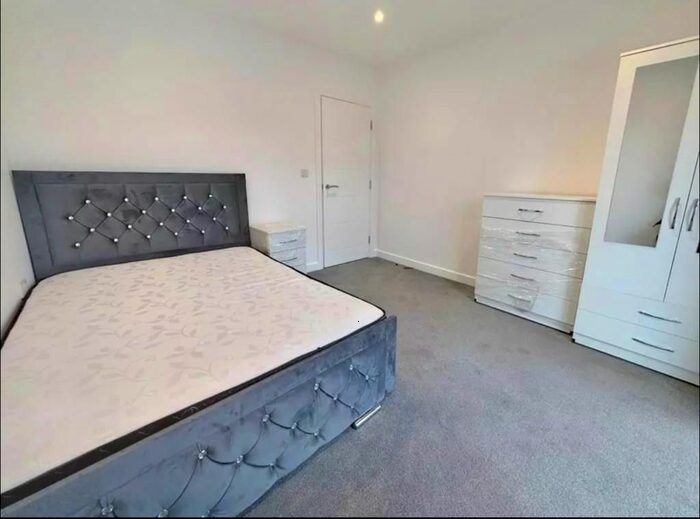 2 Bedroom Flat To Rent In West Wycombe Road, High Wycombe, HP12