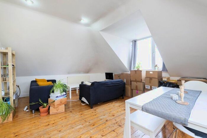 1 Bedroom Town House To Rent In Hazelmere Road, Kilburn, NW6