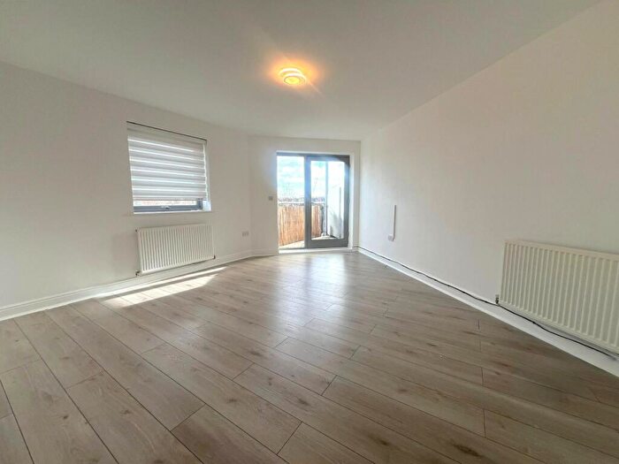 2 Bedroom Flat To Rent In Millicent Grove, N13