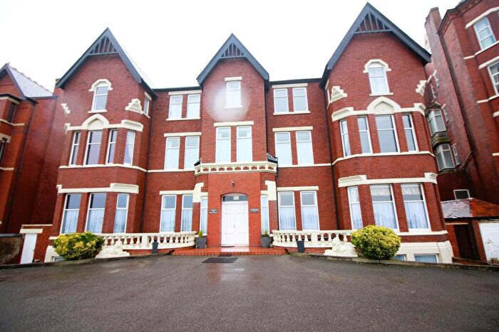 2 Bedroom Flat To Rent In The Promenade, Southport, PR9