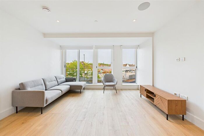 2 Bedroom Flat To Rent In Coombe Hill House, London, SW20