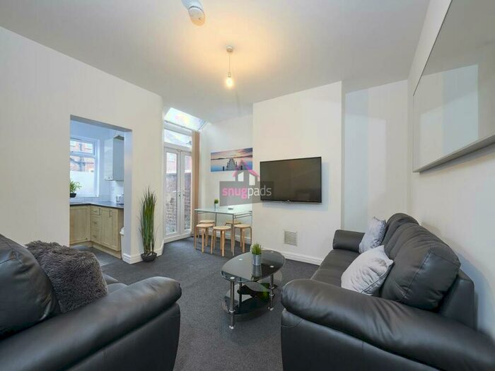 5 Bedroom House To Rent In Bolton Road, Salford, Manchester, M6