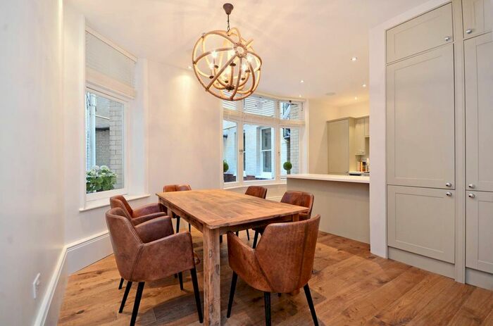 4 Bedroom Flat To Rent In Torrington Place, Bloomsbury, London, WC1E
