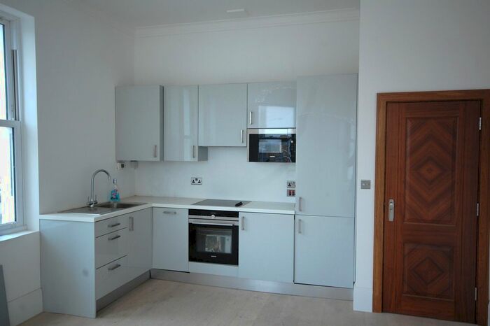 2 Bedroom Flat To Rent In Chiswick High Road, London, W4