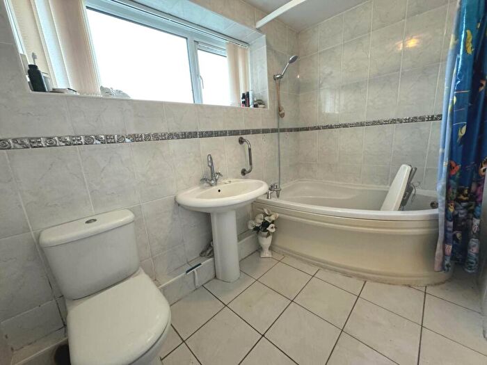2 Bedroom Flat For Sale In Crescent Court, Promenade, Blackpool, FY4