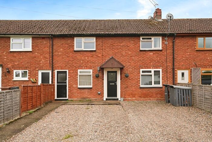 3 Bedroom Terraced House For Sale In St. James Close, Worcester, Worcestershire, WR5
