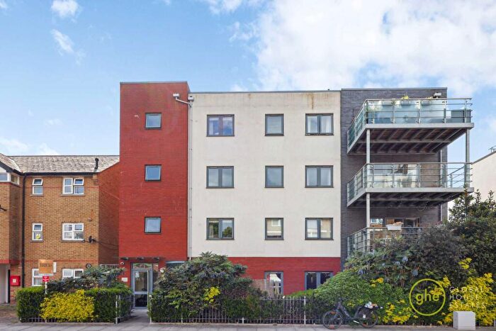 3 Bedroom Flat For Sale In C English Street, Bow, London, E3