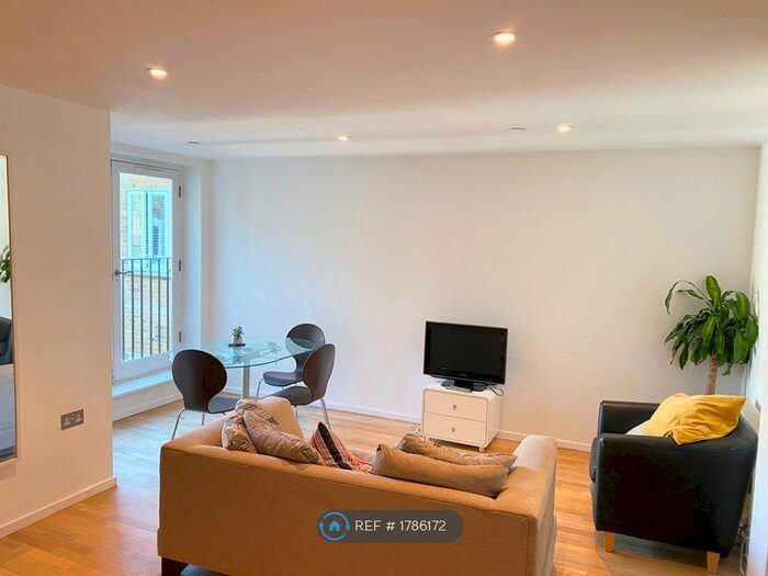 2 Bedroom Flat To Rent In Camberwell Road, London, SE5