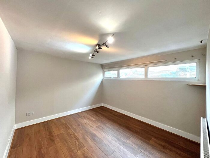 1 Bedroom Flat To Rent In Hoe Street, London, E17