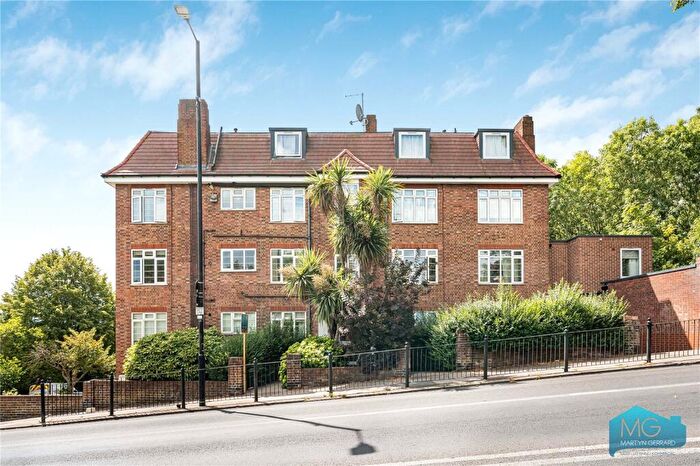 2 Bedroom Apartment For Sale In Risborough Close, Muswell Hill, London, N10