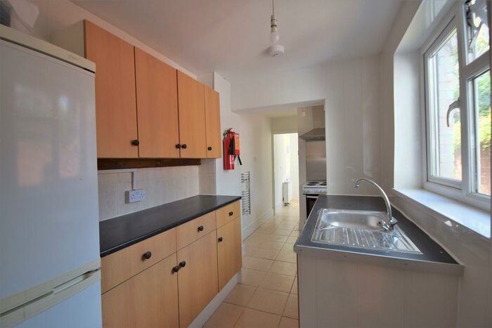 1 Bedroom Ground Flat To Rent In Worplesdon Road, Guildford, GU2