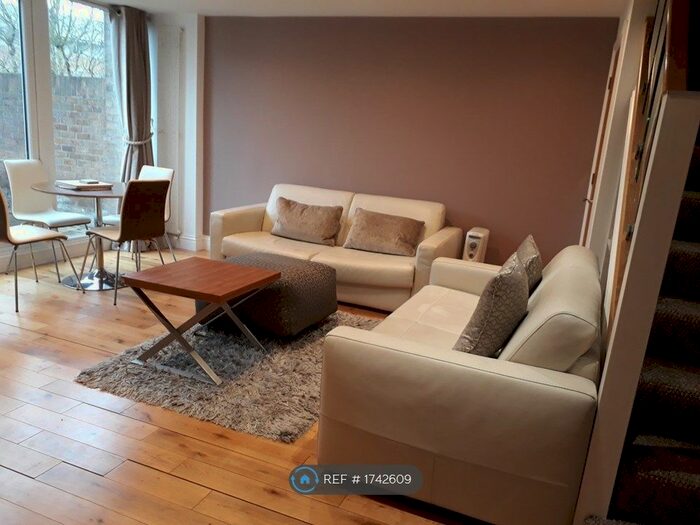 3 Bedroom Flat To Rent In Tower Bridge/Katherine Docks, London, E1W