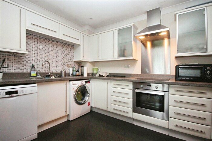 2 Bedroom Apartment To Rent In Crown Dale, London, SE19