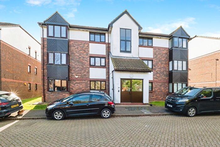 1 Bedroom Flat For Sale In Talus Close, Purfleet-on-Thames, Essex, RM19