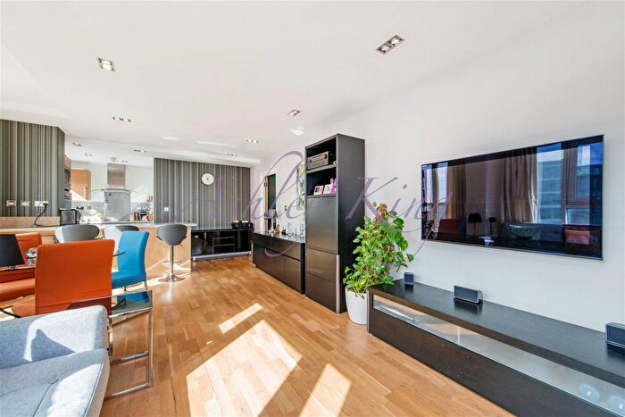 2 Bedroom Flat To Rent In City Tower, Limeharbour, London, E14