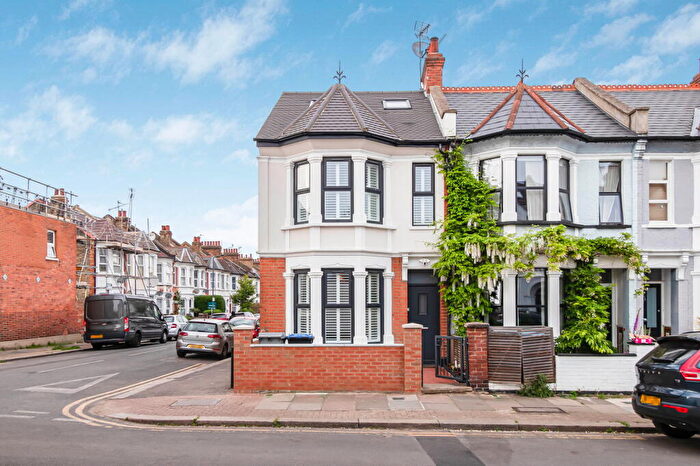 5 Bedroom End Of Terrace House For Sale In Balmoral Road, NW2