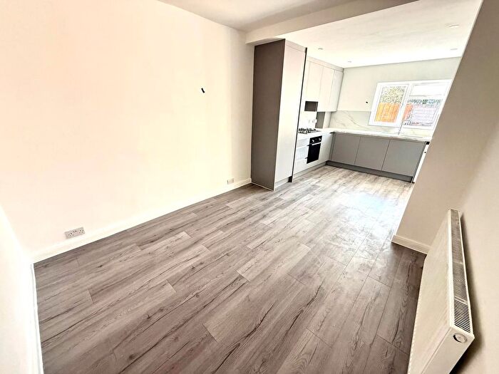 4 Bedroom Terraced House To Rent In Wentworth Road, Southall, UB2