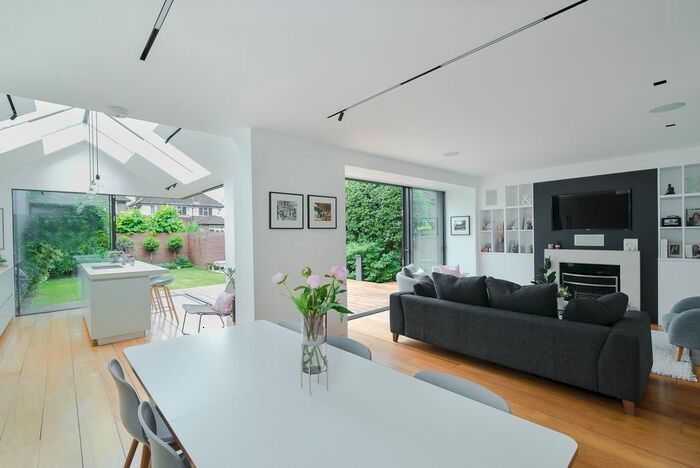 4 Bedroom Detached House To Rent In Stonehill Close, London, SW14