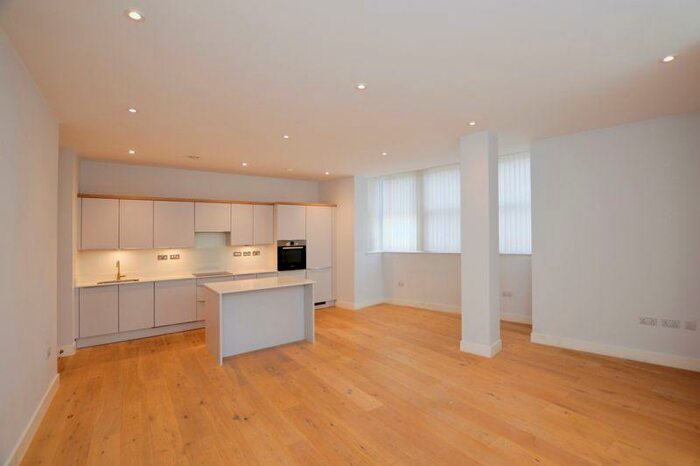 2 Bedroom Flat To Rent In New Street, Salisbury, SP1