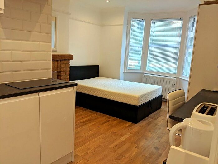 Maisonette To Rent In Bond Street, Englefield Green, Egham, TW20