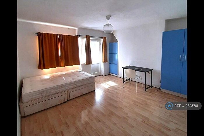 1 Bedroom Flat To Rent In Brine Apartments, London, E3